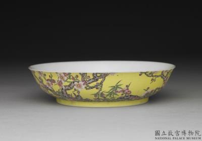 图片[2]-Plate with plum and bamboo in yellow ground of falangcai painted enamels, Qing dynasty, Yongzheng reign (1723-1735)-China Archive